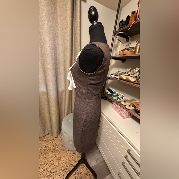 Elegant Brown Dress with White Bow Accent - Picture 5 of 9